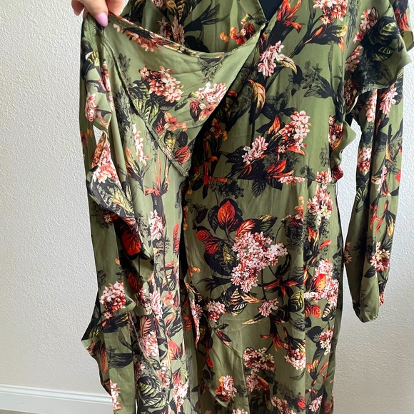 GIGI PARKER • Ruffled Long Sleeve Wrap Dress Safari Floral Deep Lichen Green NWT - Picture 5 of 13